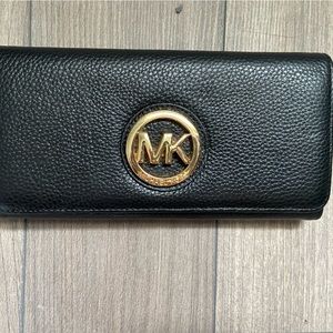 Michael Kors- leather continental wallet